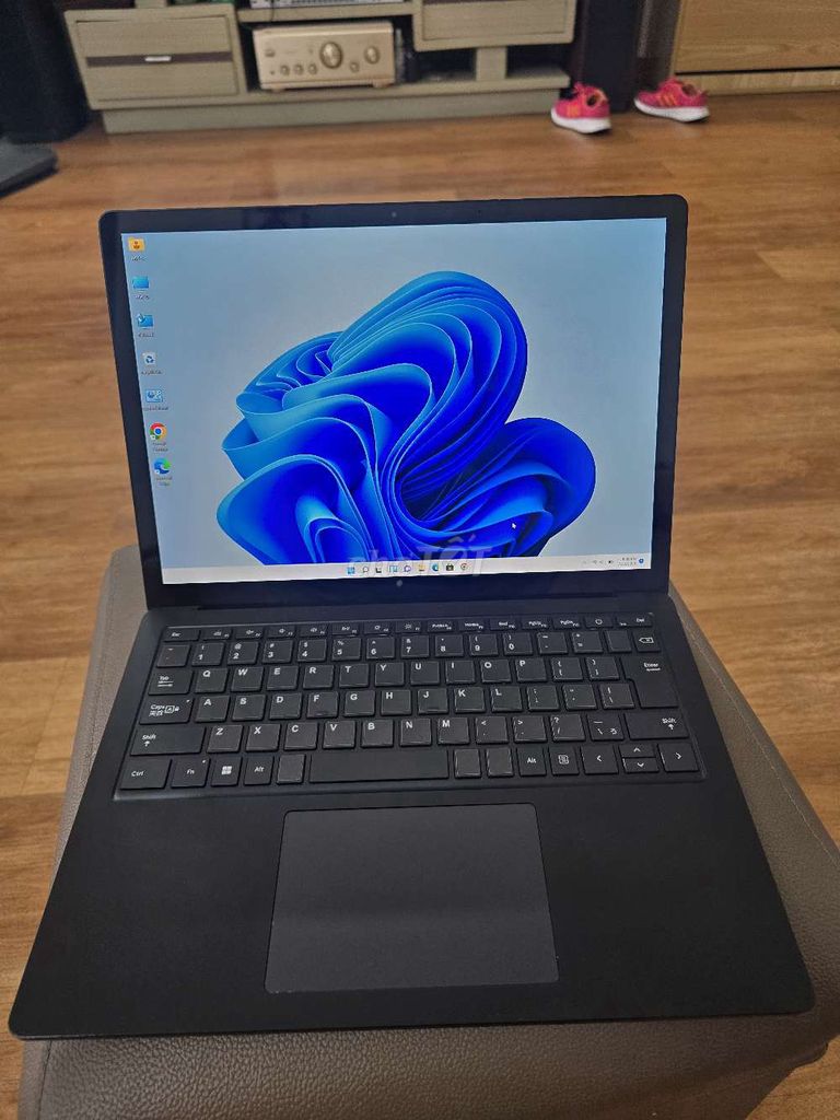 Microsoft Surface Laptop 3 i5 8GB/128GB Đen. Mua bán Laptop tại Quận Hà Đông Hà Nội được đăng bởi Eagle hình 1