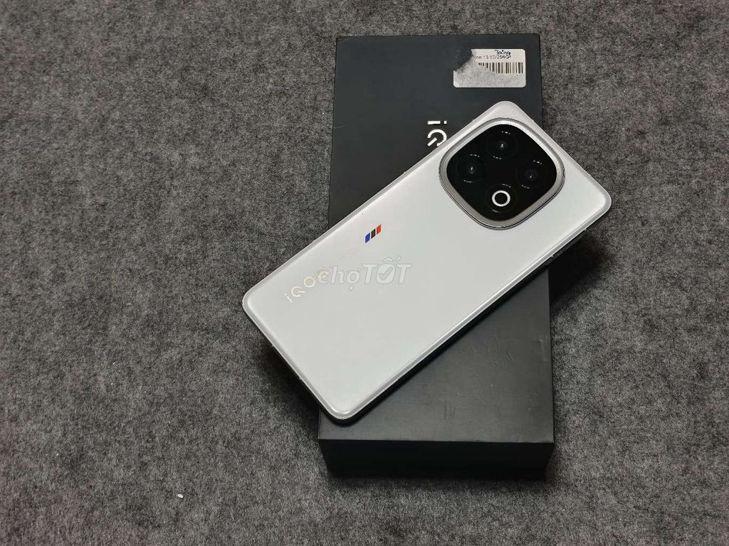 iQOO 13. 12/256 fullbox trăng bmw. Mua bán Điện thoại tại Quận 12 Tp Hồ Chí Minh được đăng bởi Nguyễn Trung Đức hình 1