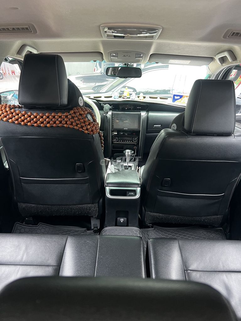 Toyota Fortuner 7 мест белого цвета