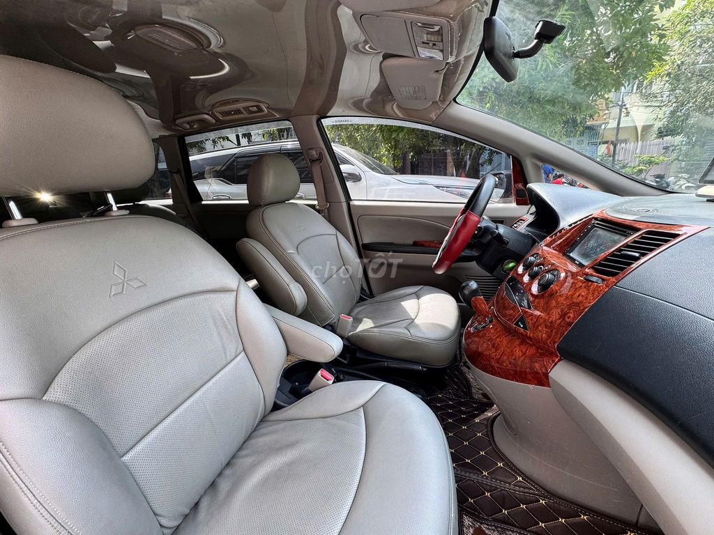Mitsubishi Grandis 2006 Bạc 78.000 km cọp hiếm. Mua bán Ô tô tại Quận 12 Tp Hồ Chí Minh được đăng bởi Danh 631 hình 9