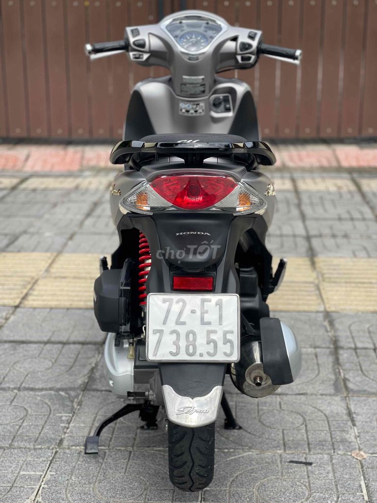 Honda SH Mode с ABS 2020, популярный матовый серо-серебристый цвет, спортивный черный