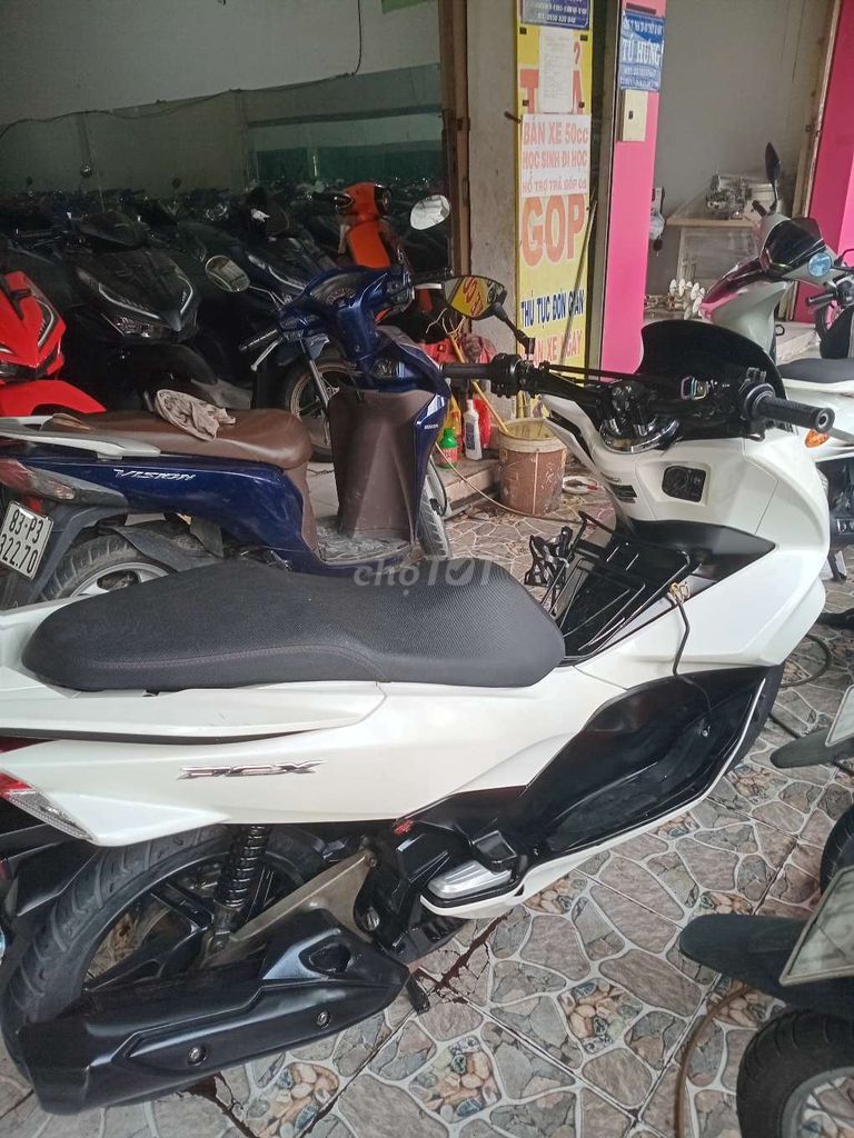 Xe máy Honda PCX màu trắng. Mua bán Xe máy tại Quận Bình Tân Tp Hồ Chí Minh được đăng bởi Cường phát  hình 3