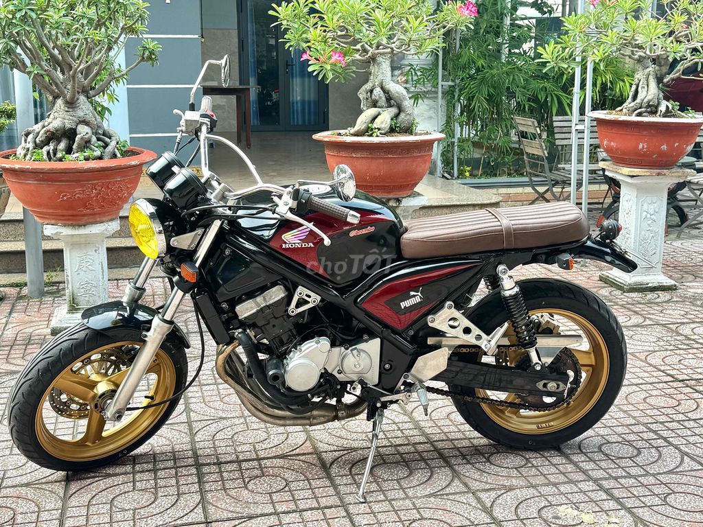 Honda CB400 черный, красный, 4 цилиндра