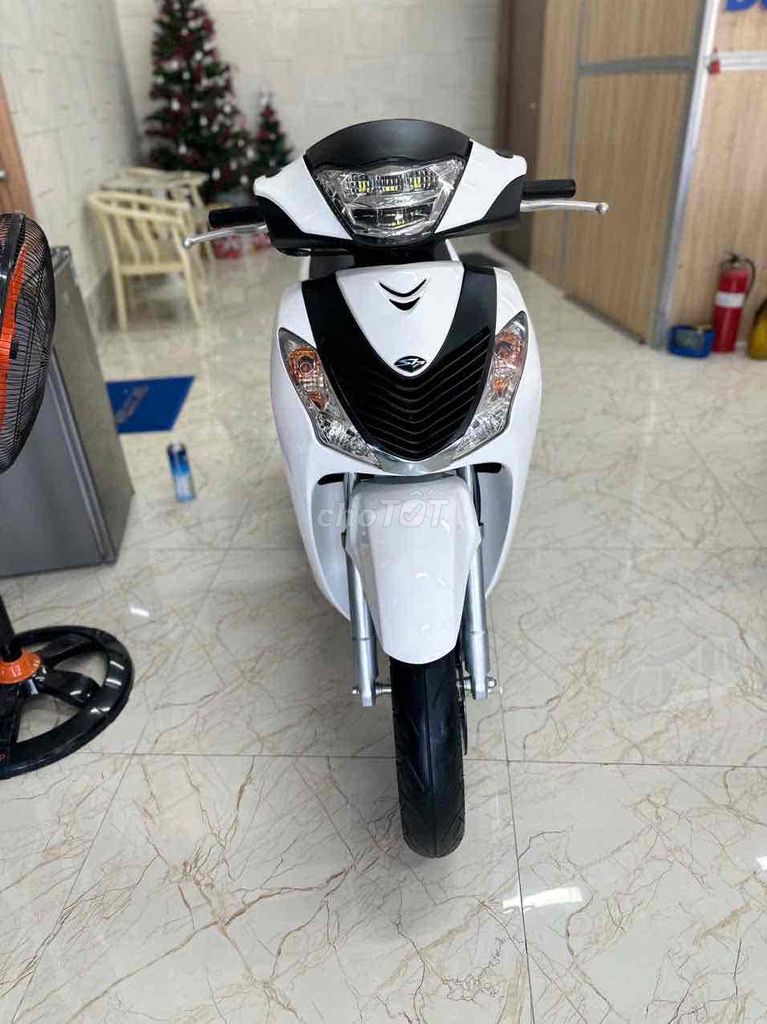 Honda Shvn 125 úp áo Ý