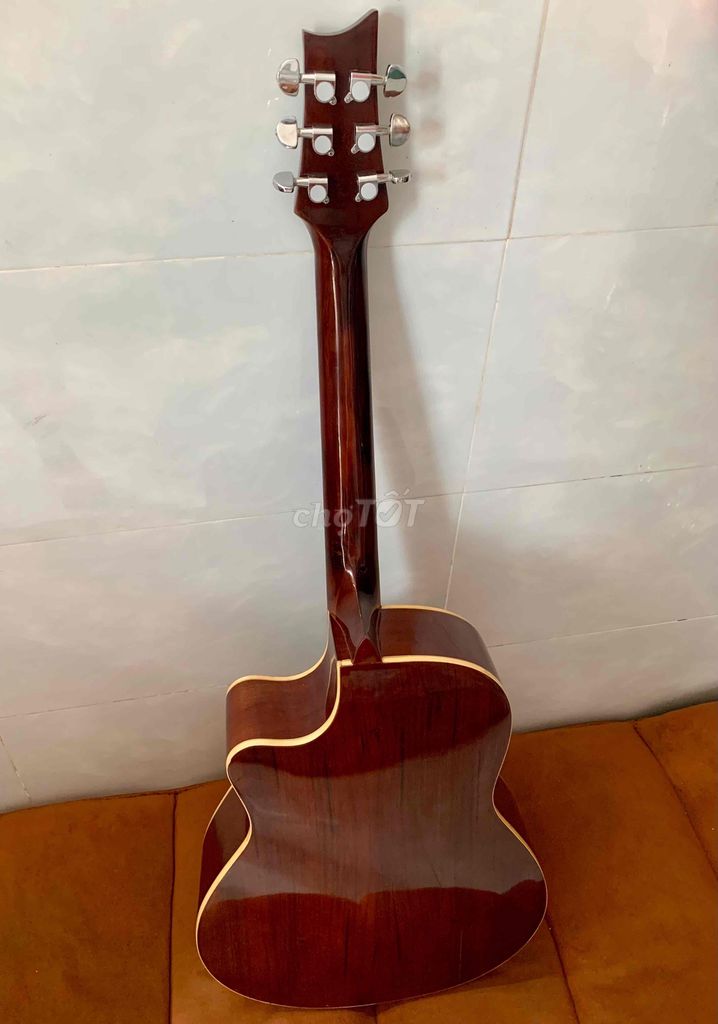 Guitar hạt dẻ cần bán tại tphcm