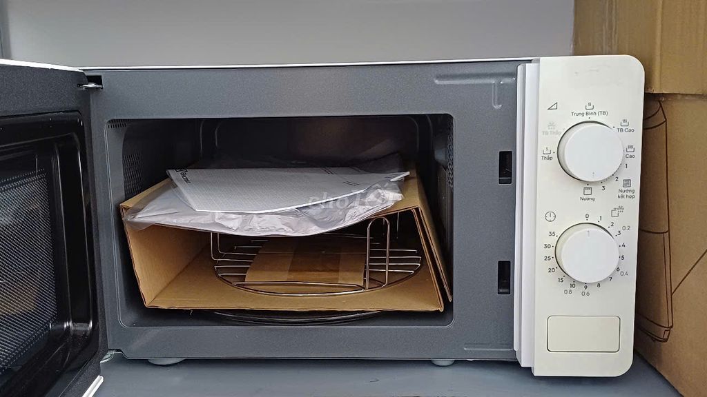 Lò vi sóng Electrolux MỚI (chưa sử dụng)