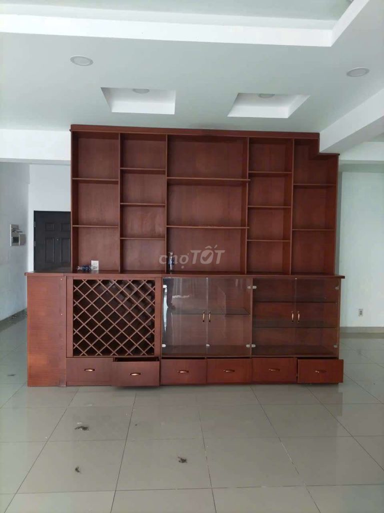 Nội thất gỗ màu nâu 95% mới. Mua bán Tủ, kệ gia đình tại Quận 4 Tp Hồ Chí Minh được đăng bởi Dunghale hình 1