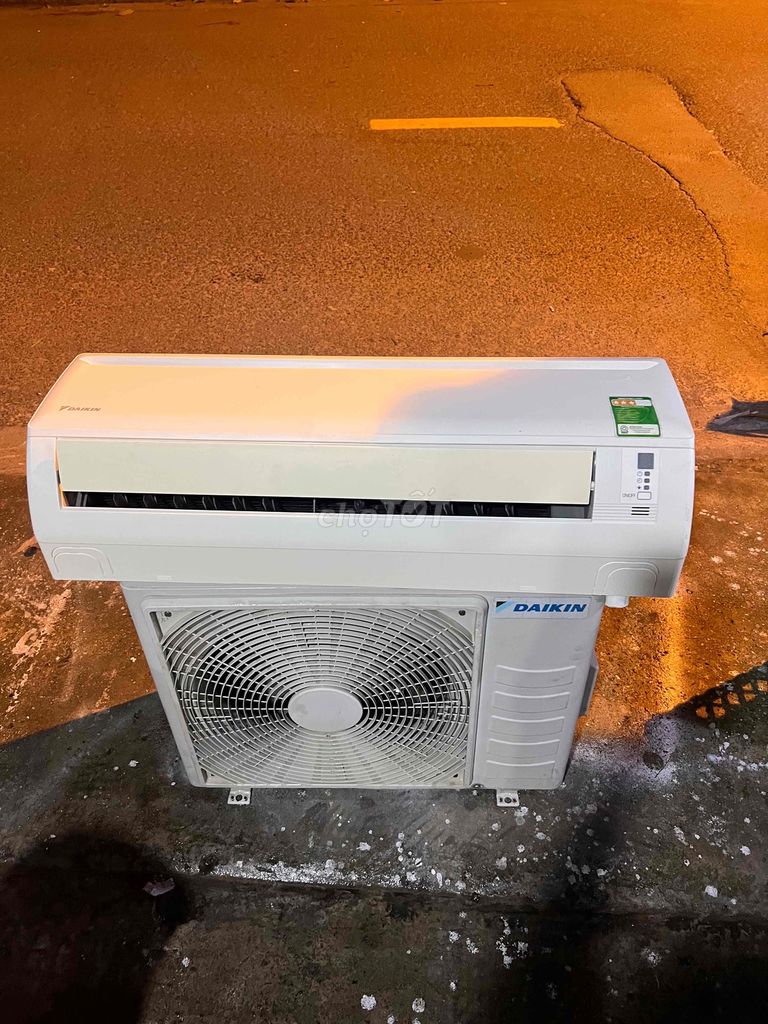 Thanh lý máy lạnh Daikin 1hp Gas R32 it hao điện