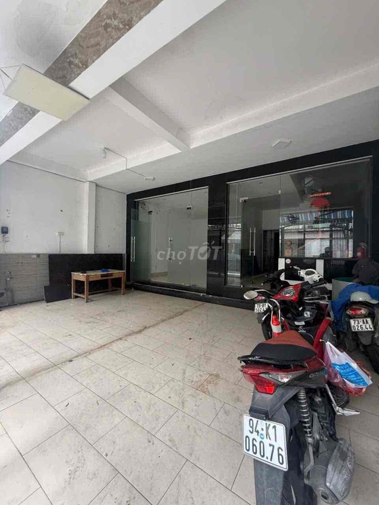 House with 5 bedrooms for rent in Thanh Khê, Da Nang — $732/month, photo 1