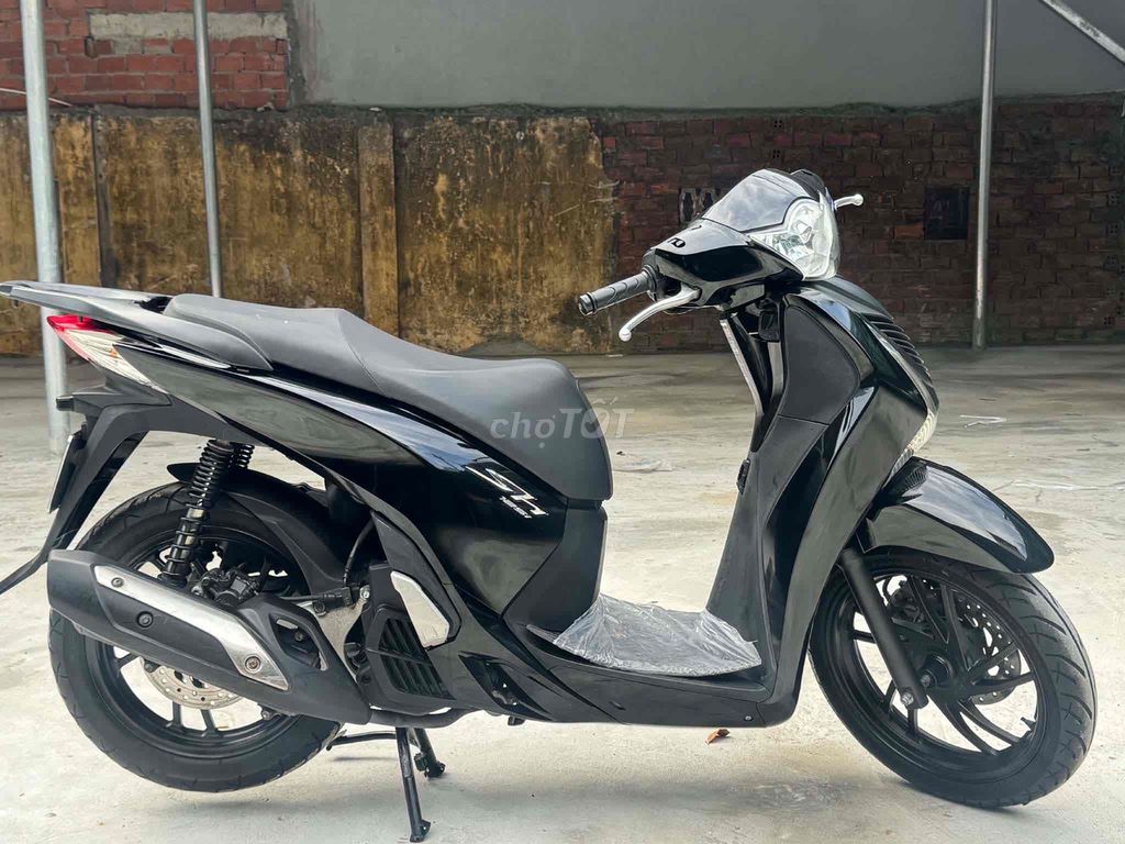 Honda SH 125 2016 Черный глянцевый отличный двигатель