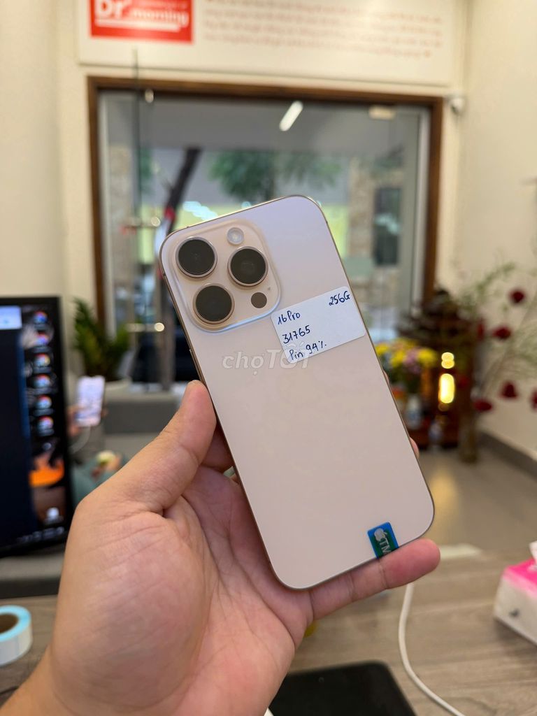iPhone 16 Pro 256GB màu Sa Mạc pin 94% vỏ đẹp. Mua bán Điện thoại tại Quận Thanh Xuân Hà Nội được đăng bởi Bùi Hiếu  H iStore hình 1