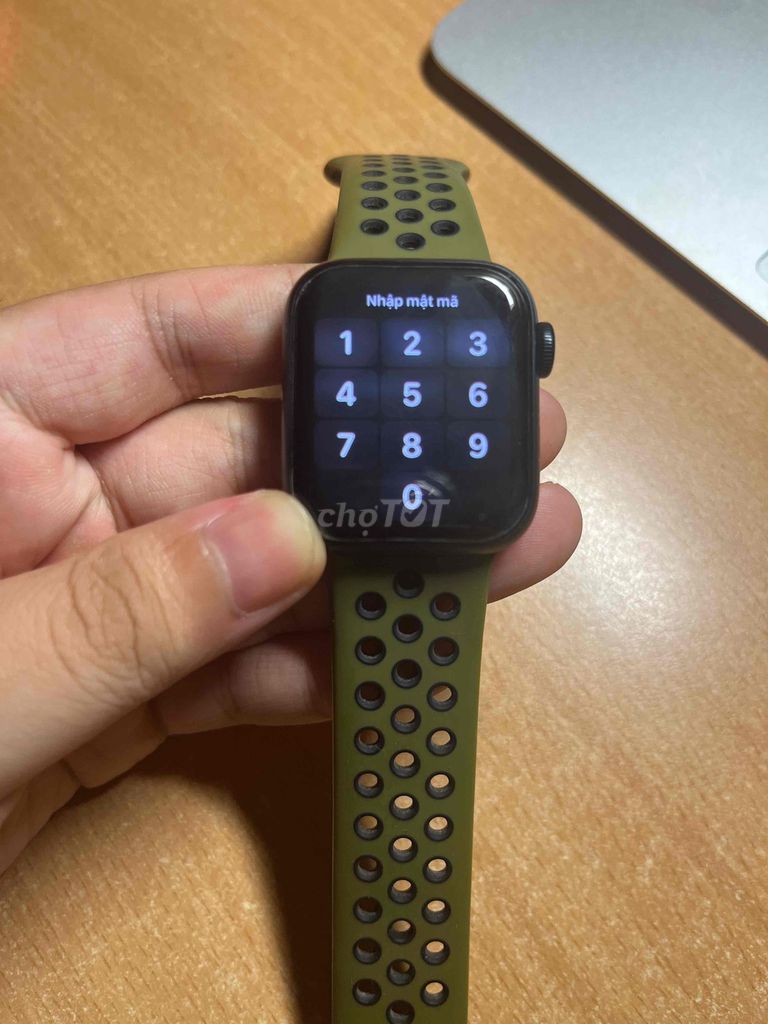 Pass lại chiếc Apple watch se 2 nguyên zin. Mua bán Thiết bị đeo thông minh tại Thành phố Hưng Yên Hưng Yên được đăng bởi ohucs hình 1