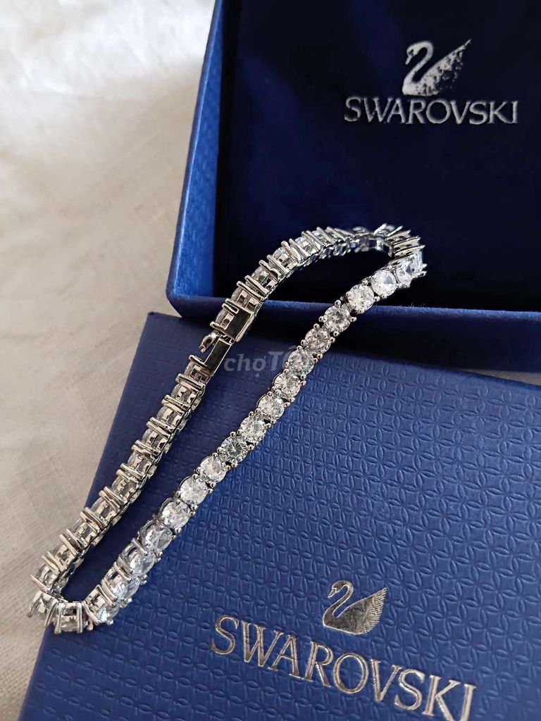 Pass Lắc tay Swarovski nữ full đá siêu sang. Mua bán Phụ kiện thời trang khác tại Huyện Mang Thít Vĩnh Long được đăng bởi Nhii Trinh hình 1