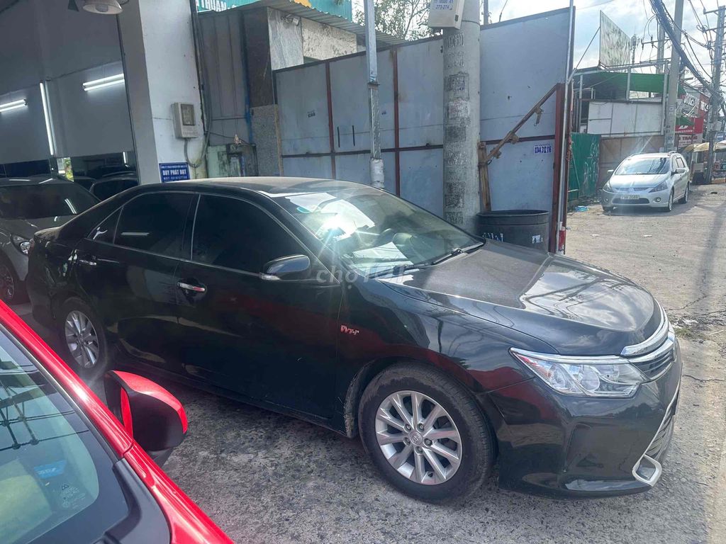 Toyota Camry 2016 màu đen sang trọng