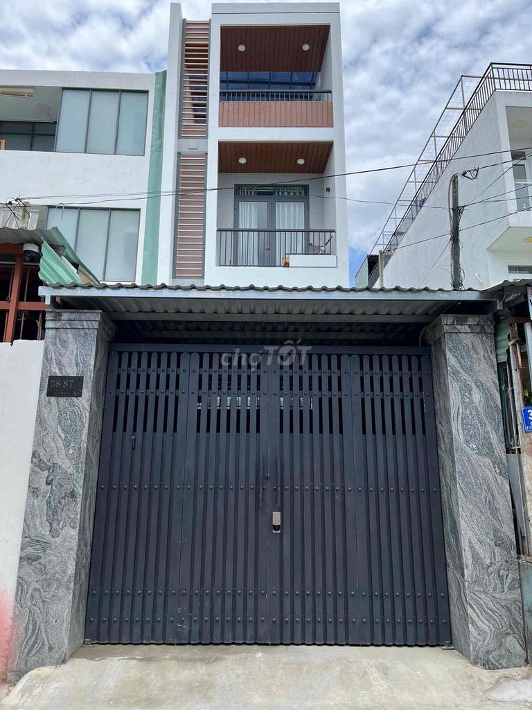 NHÀ MỚI XÂY - CHO THUÊ PHÒNG TẦNG TRỆT 25m2 + SÂN RIÊNG 12m2