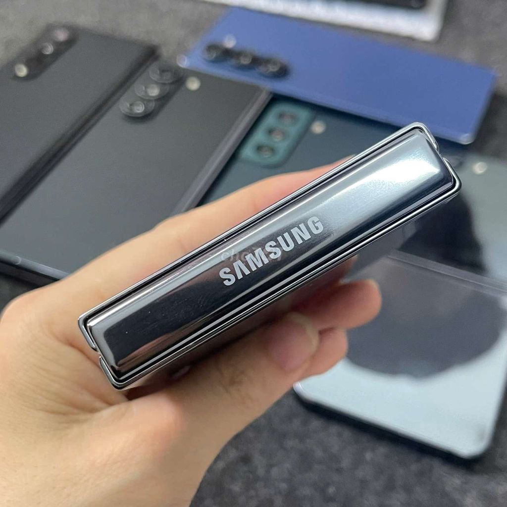 Samsung Galaxy Z Flip5 Xám Đã sử dụng. Mua bán Điện thoại tại Quận Thanh Xuân Hà Nội được đăng bởi nguyễn nga hình 1