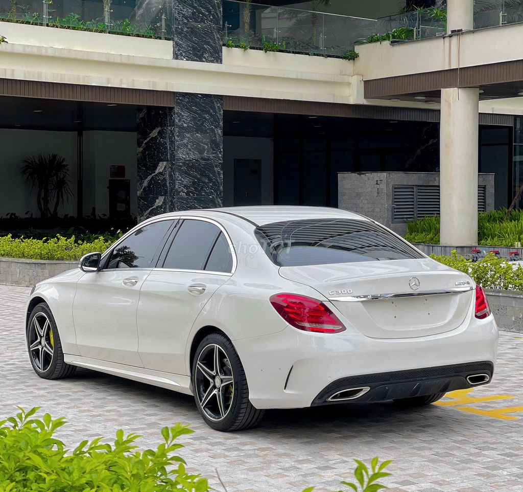 Mercedes Benz C300 AMG 2016, đầy đủ lịch sử hãng. Mua bán Ô tô tại Quận Long Biên Hà Nội được đăng bởi Long Biên Cars hình 4
