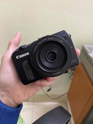 Canon EOS M kèm lens 22 f2 STM