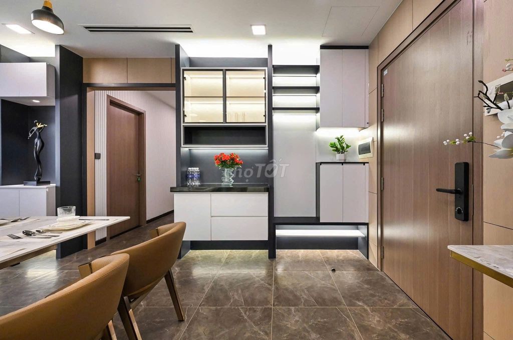 Квартира в аренду 83м2 с 2 спальнями Vinhomes golden River Bason