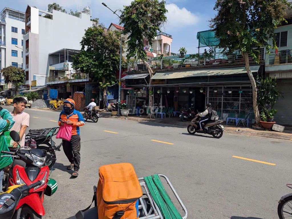 Mình cho thuê gấp nhà mặt tiền sát Tân Sơn Nhì