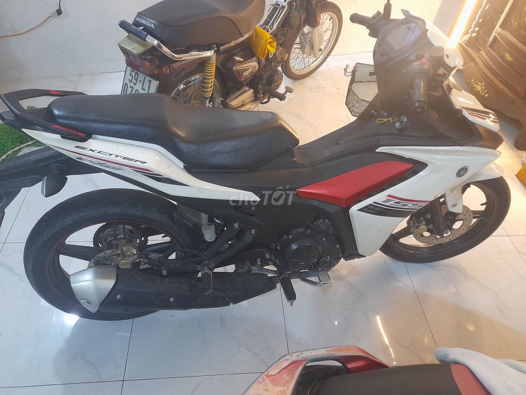 Yamaha Exciter 155 Trắng Đỏ Đen 7000km. Mua bán Xe máy tại Quận 8 Tp Hồ Chí Minh được đăng bởi Tung Thanh hình 4