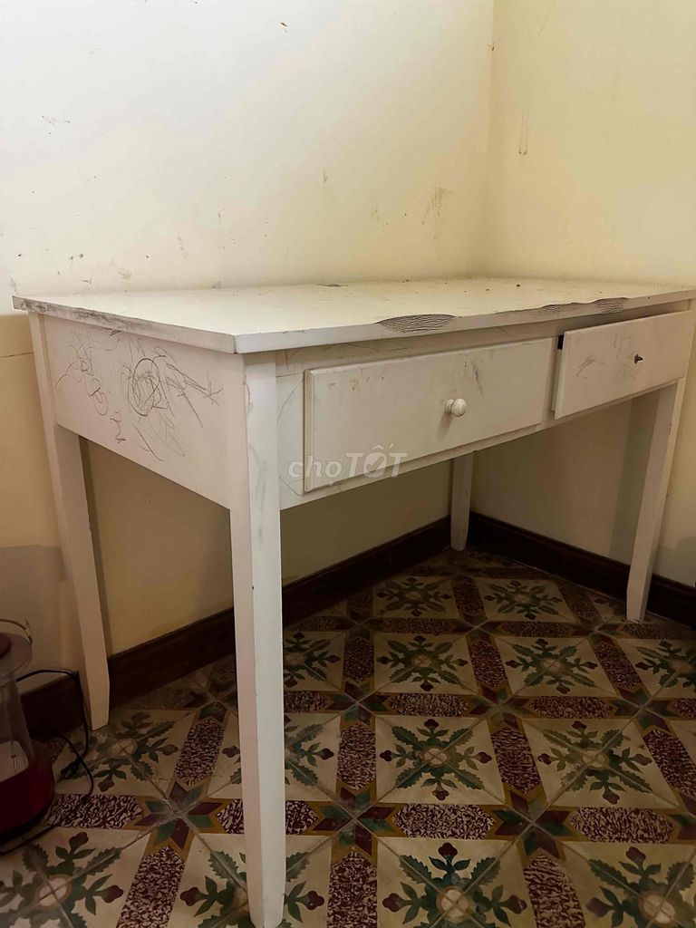 Bàn học Gỗ Trắng Đơn giản Dễ lau chùi. Mua bán Bàn ghế tại Thành phố Vũng Tàu Bà Rịa - Vũng Tàu được đăng bởi Trần Khánh Linh hình 1