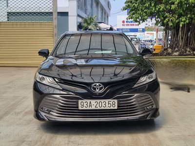 Toyota Camry 2.5Q sx 2019  lướt 2v  ht góp