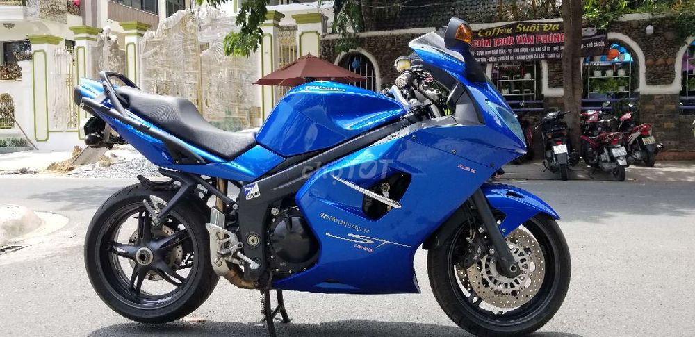 Giá Triumph Dòng khác đăng ký 2013 đã sử dụng giá 92 triệu. Trao đổi: 0908896427