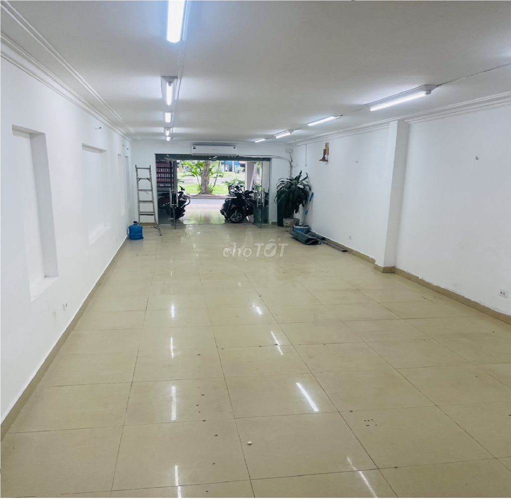 Cho thuê cửa hàng, MBKD Tầng 1, Dt 90m2  tại mặt phố Nguyễn Khang