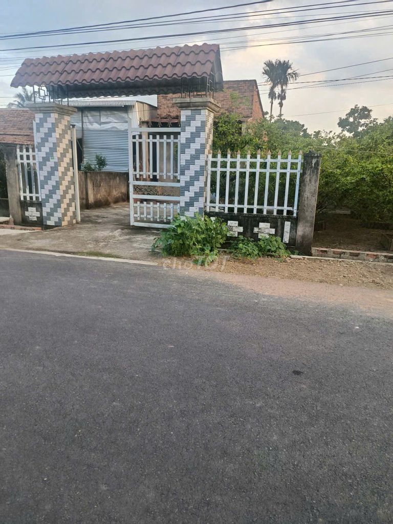 CHÍNH CHỦ CẦN BÁN ĐẤT THỔ CƯ CÓ NHÀ CẤP 4 TẠI MÊ PU