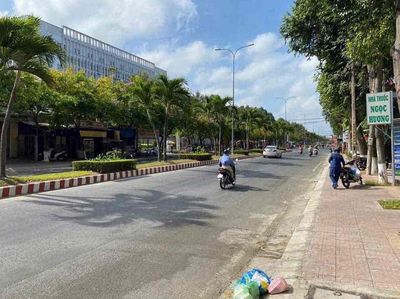 NHÀ 1 TRỆT 1 LỬNG MẶT TIỀN ĐƯỜNG TRẦN PHÚ ĐỐI DIỆN TRƯỜNG TRẦN QUỐC TU. Mua bán nhà ở tại Thành phố Vĩnh Long Vĩnh Long được đăng bởi Nhung Socola