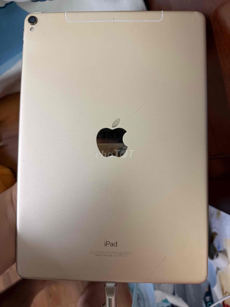 Apple iPad Pro 10.5 64GB Vàng. Mua bán Máy tính bảng tại Quận Hà Đông Hà Nội được đăng bởi Quang Dũng hình 1