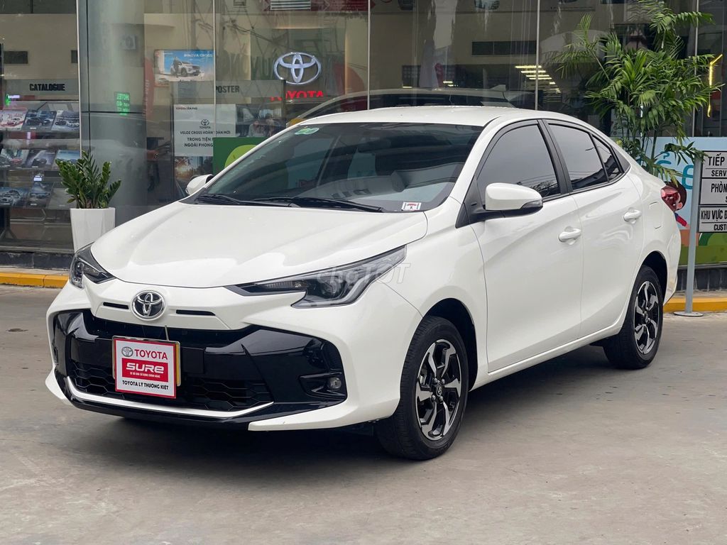 Toyota Vios 2023 số sàn, xe đẹp, giá giảm mạnh