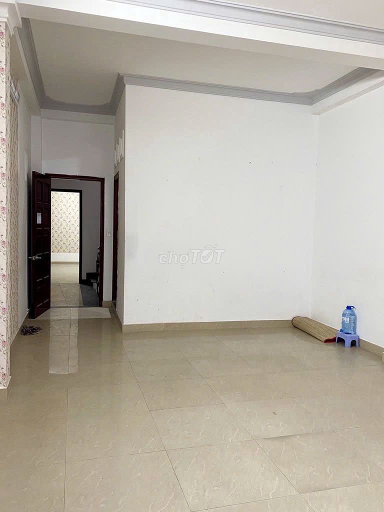 Cho thuê nhà mới 99% không gian rộng, Thành Thái P14, 90m2 Gía 28tr/th