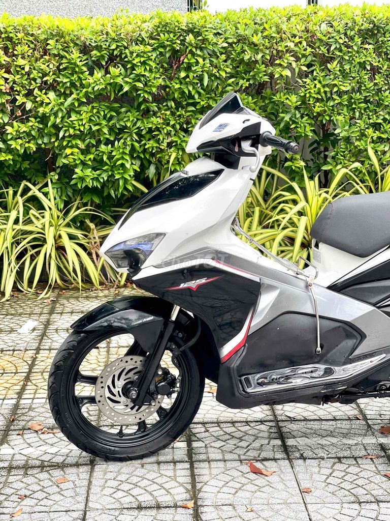 Специальное белое лезвие Honda Air Blade 2017