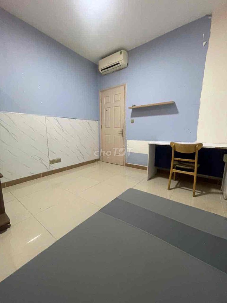 phòng 2tr8 full NT cách phú Mỹ hưng 5 phút đi xe , công viên hồ bơi