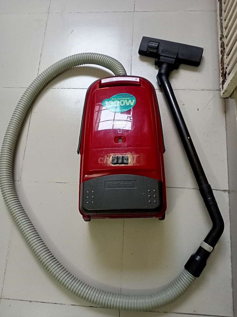 Bán máy hút bụi National công suất 1300W