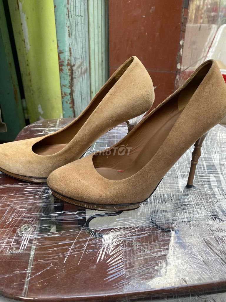 Giày cao gót Gucci Nữ Da lộn Nude 38. Mua bán Giày dép tại Quận Tân Bình Tp Hồ Chí Minh được đăng bởi Nguyenduy hình 1