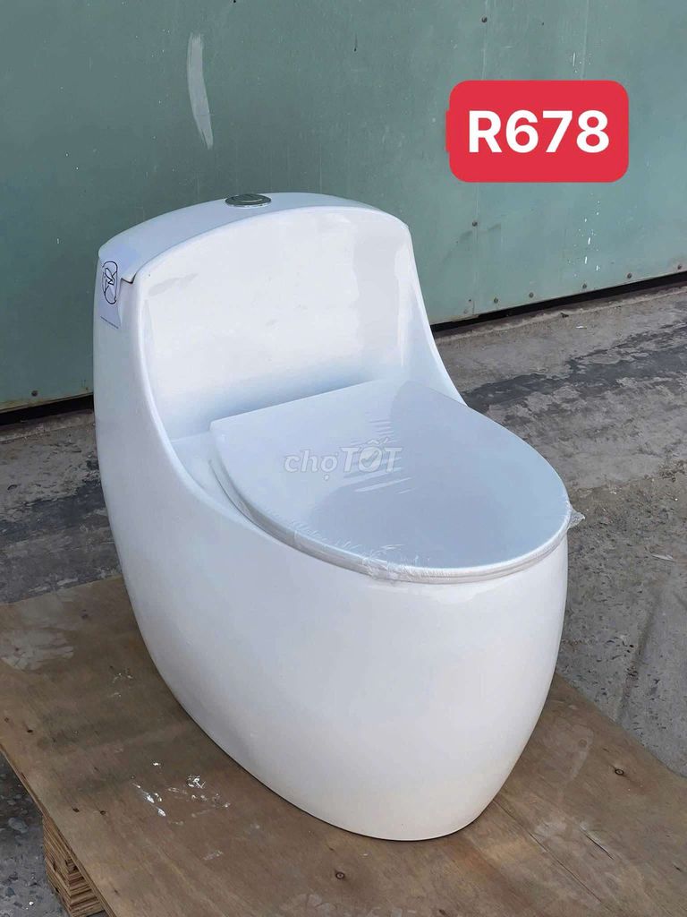Bồn cầu nguyên khối R678 Trắng Xả xoáy Nắp êm. Mua bán Thiết bị vệ sinh, nhà tắm tại Quận Liên Chiểu Đà Nẵng được đăng bởi BINH MINH hình 1