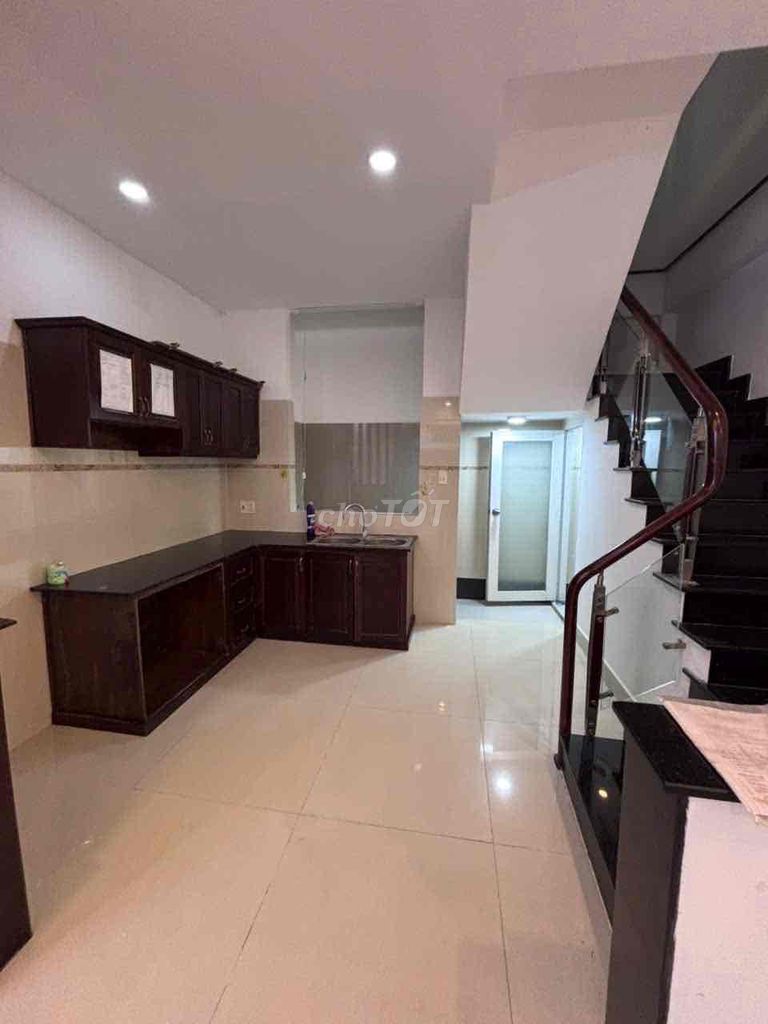 Дом в переулке 1/ Nguyễn Kiệm, 3 этажа, 3 спальни, рядом с университетом