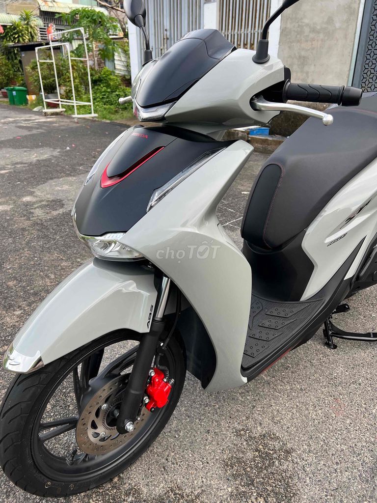 Honda SH160i ABS 2026 серый цемент 2000 км