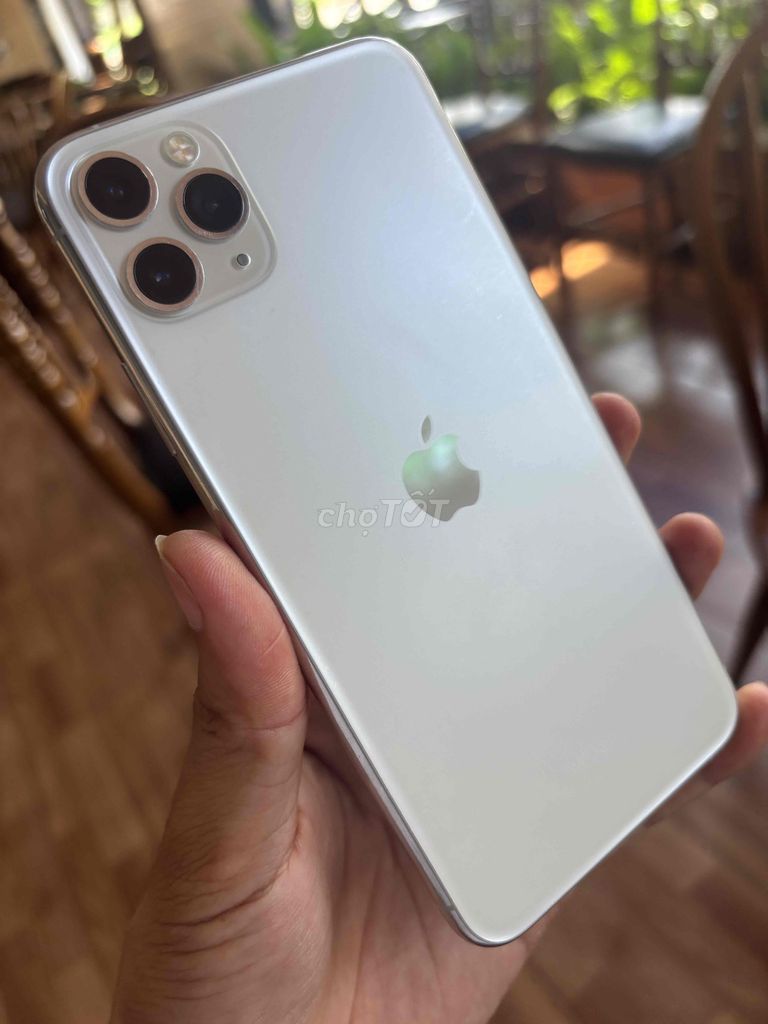 Apple iPhone 11 Pro Max 256GB Bạc. Mua bán Điện thoại tại Thành phố Buôn Ma Thuột Đắk Lắk được đăng bởi Hoàng Vũ hình 1