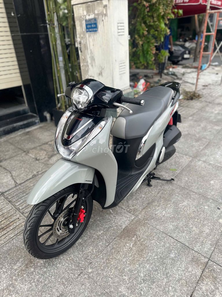 Honda SH Mode 125 ABS 2023 Xám 9000km. Mua bán Xe máy tại Huyện Bình Chánh Tp Hồ Chí Minh được đăng bởi VÕ MINH HẬU hình 3