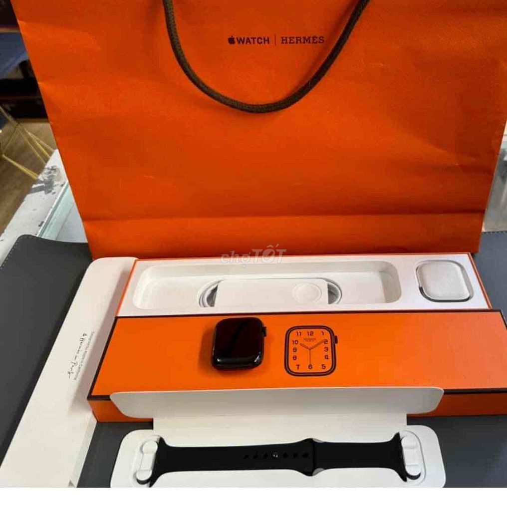 apple watch sr9:45 Hermes edition Esim bh 11/2025