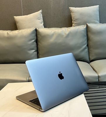 MacBook Pro 2019 13in Touchbar màu gray .
