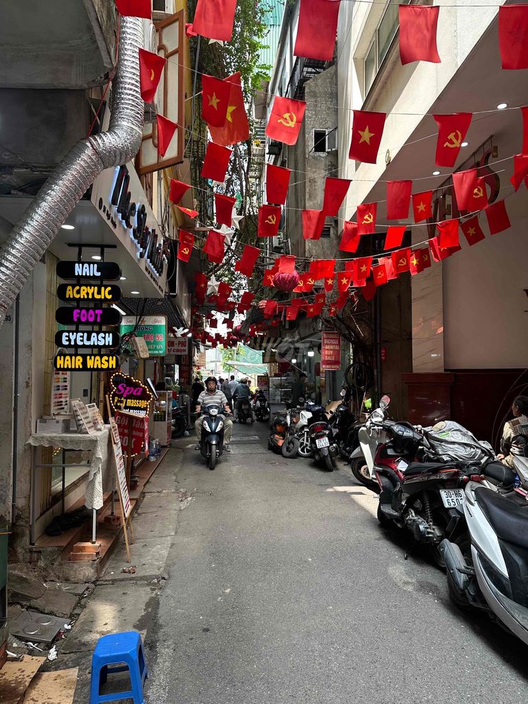 Bán nhà lõi Hoàn Kiếm, kinh doanh tốt, tiềm năng sinh lời cao.