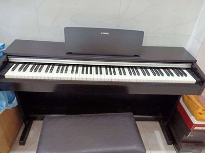 Thanh lý đàn piano Yamaha 142R