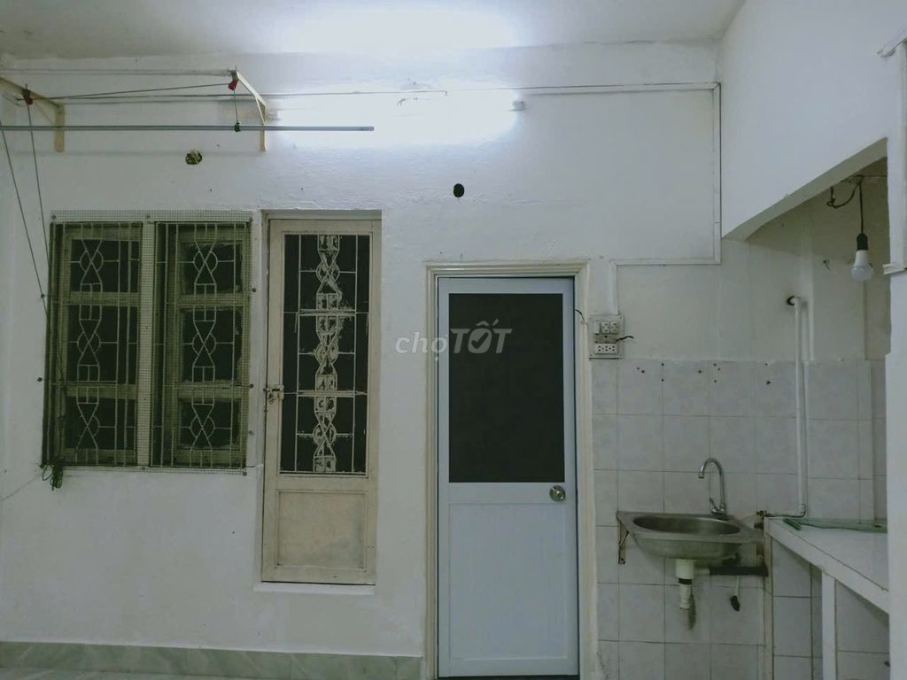 Аренда · 1 комн. · 30 м² · Quận 1, ул. Đường Trần Hưng Đạo
