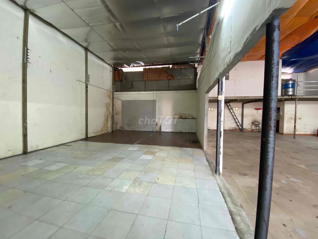 Kho mặt tiền Văn Cao 220m2, 30 triệu/tháng