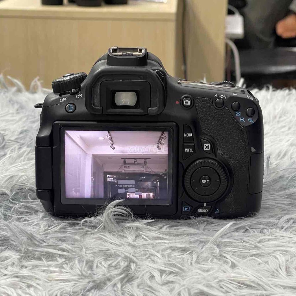 Máy ảnh Canon 60D kèm lens EF-S 18-55mm Đen. Mua bán Máy ảnh, Máy quay tại Quận 5 Tp Hồ Chí Minh được đăng bởi Phan Thế Phong  hình 1